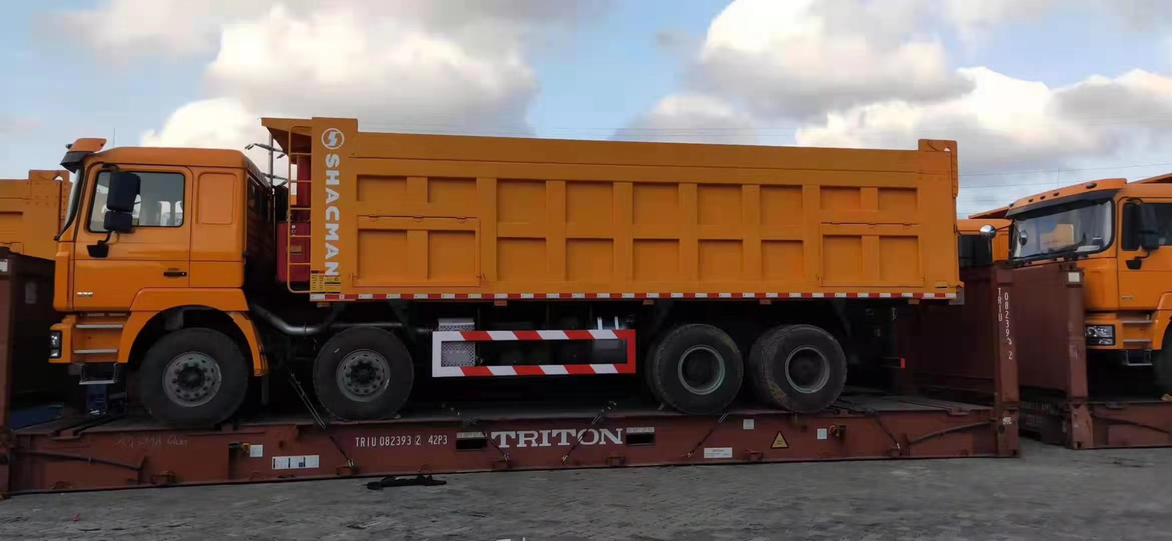 SHACMAN F3000 U Shape Truck Body Mining Dump Truck 375HP prix à vendre